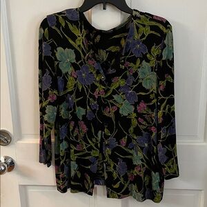Floral Patterned Women's Blouse in Black Button Down